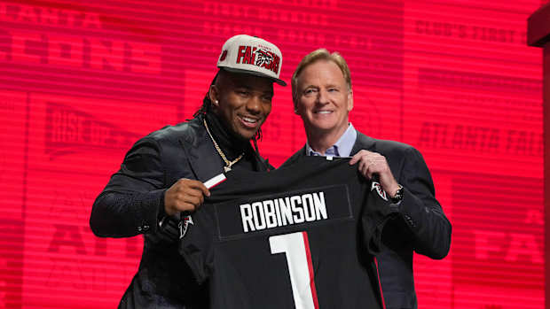 BIjan Robinson Shared Photo From His Youth Football Days That Predicted He’d Land With Falcons